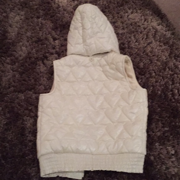 Kid’s Old Navy Puffer Vest - Picture 4 of 6